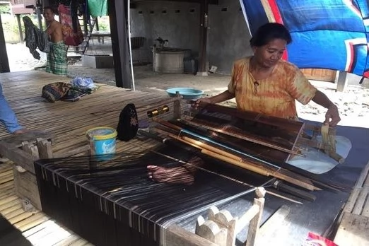 Grosir Kain Sutra Asli Sengkang Motif Geometris Di Kota Jakarta